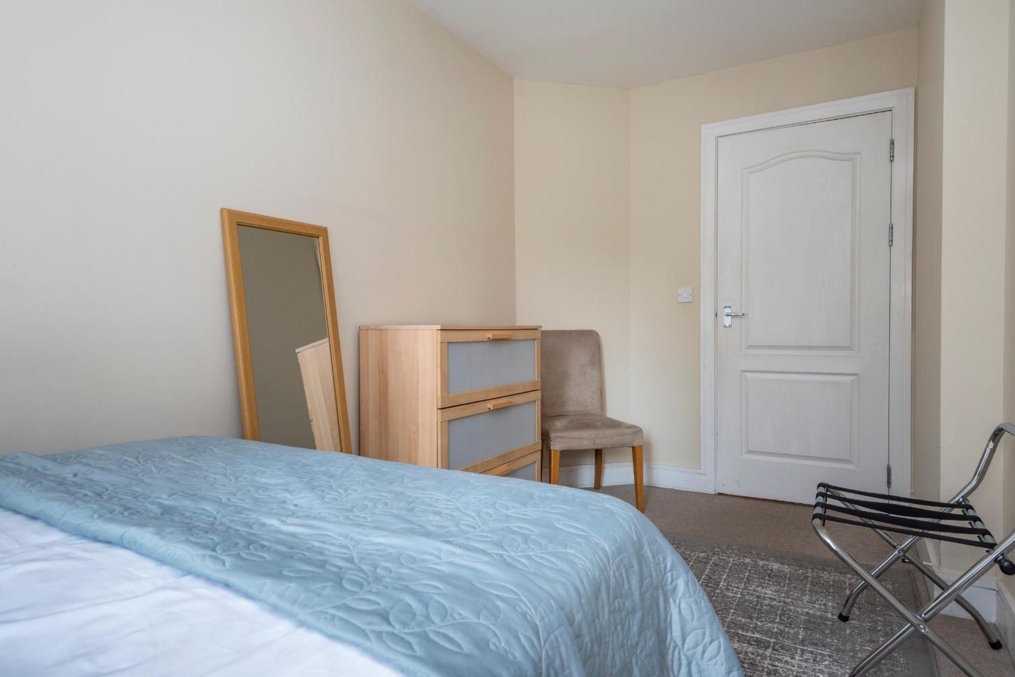 Battersea Power Station Apartment Лондон Экстерьер фото
