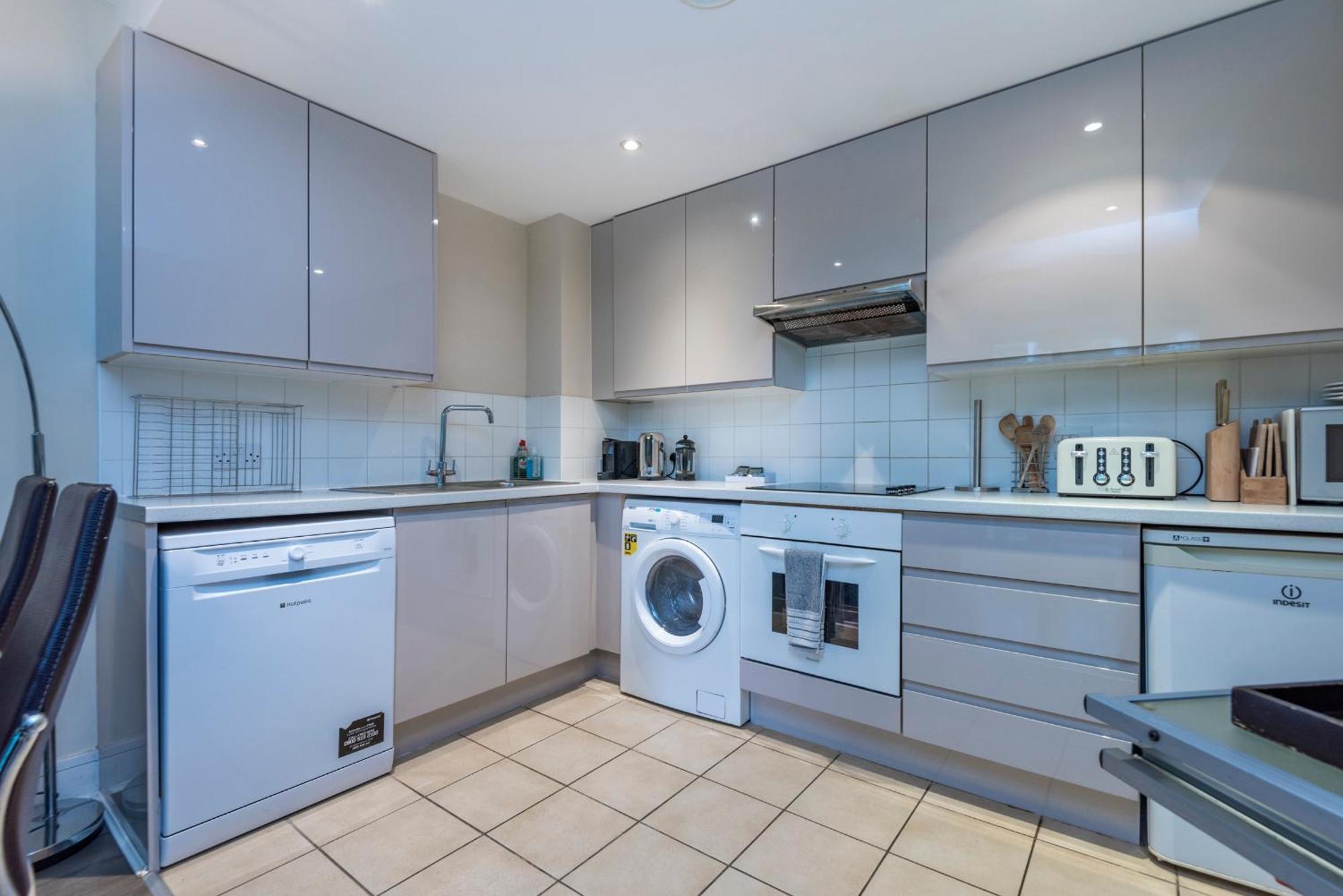 Battersea Power Station Apartment Лондон Экстерьер фото